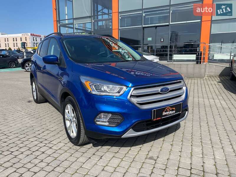 Внедорожник / Кроссовер Ford Escape 2017 в 