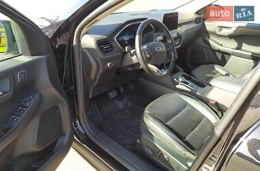 Внедорожник / Кроссовер Ford Escape 2020 в 