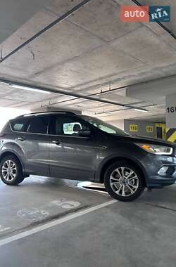 Внедорожник / Кроссовер Ford Escape 2017 в 