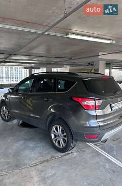 Внедорожник / Кроссовер Ford Escape 2017 в 