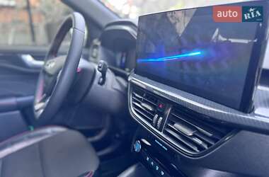 Позашляховик / Кросовер Ford Escape 2023 в 
