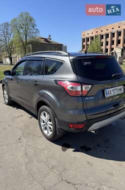 Внедорожник / Кроссовер Ford Escape 2018 в 