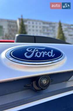Внедорожник / Кроссовер Ford Escape 2017 в 