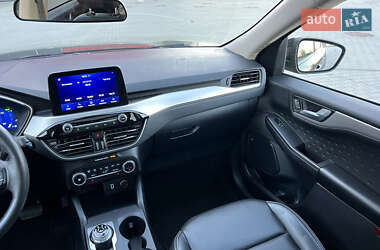 Внедорожник / Кроссовер Ford Escape 2020 в 