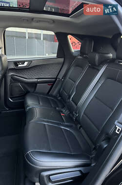 Внедорожник / Кроссовер Ford Escape 2020 в 