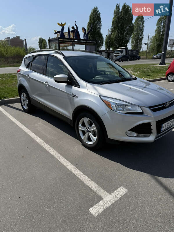 Позашляховик / Кросовер Ford Escape 2015 в 