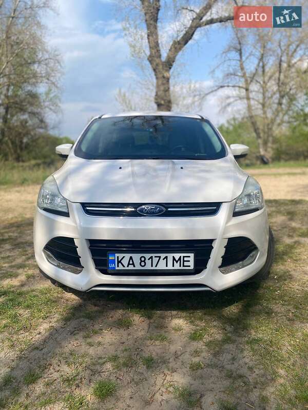 Внедорожник / Кроссовер Ford Escape 2012 в 