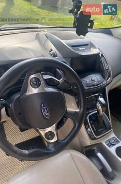 Внедорожник / Кроссовер Ford Escape 2012 в 