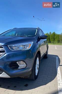 Внедорожник / Кроссовер Ford Escape 2018 в 