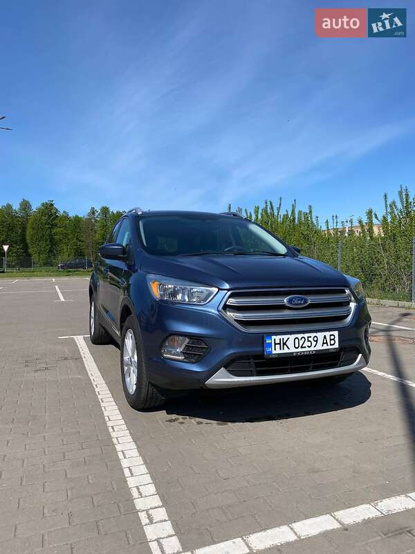 Внедорожник / Кроссовер Ford Escape 2018 в 