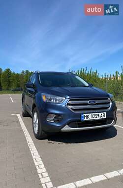 Внедорожник / Кроссовер Ford Escape 2018 в 