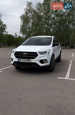 Внедорожник / Кроссовер Ford Escape 2016 в Кривом Роге