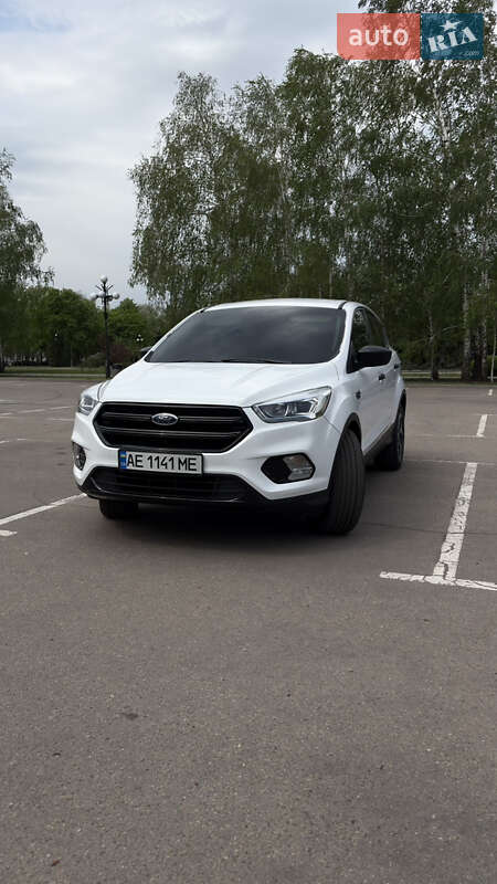 Внедорожник / Кроссовер Ford Escape 2016 в 