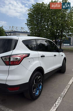 Внедорожник / Кроссовер Ford Escape 2016 в 