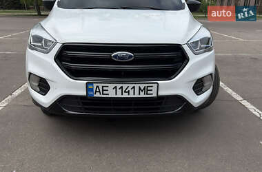 Внедорожник / Кроссовер Ford Escape 2016 в 
