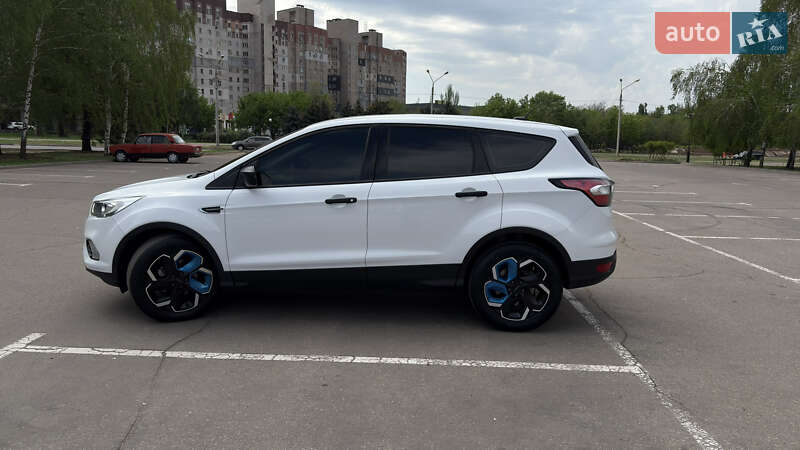 Позашляховик / Кросовер Ford Escape 2016 в Кривому Розі