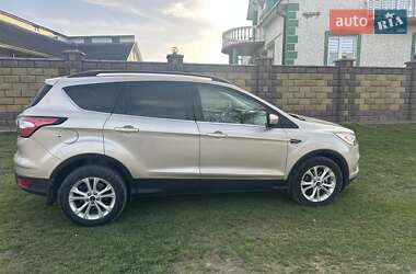 Внедорожник / Кроссовер Ford Escape 2016 в 