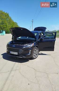 Внедорожник / Кроссовер Ford Escape 2020 в 