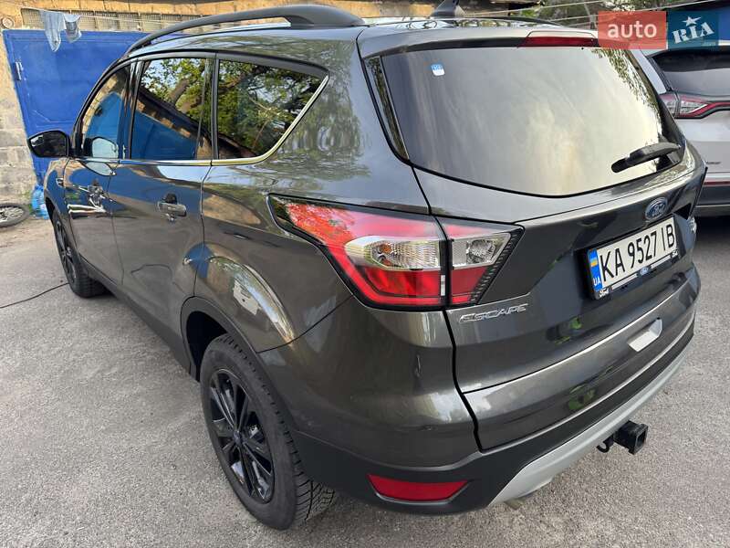 Внедорожник / Кроссовер Ford Escape 2018 в Киеве