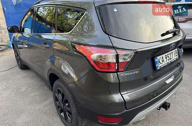 Позашляховик / Кросовер Ford Escape 2018 в 
