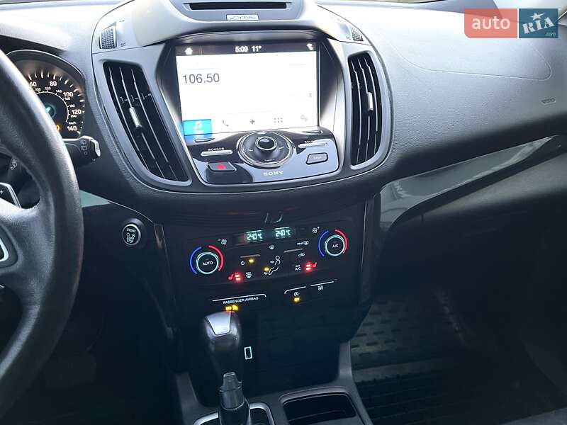 Внедорожник / Кроссовер Ford Escape 2017 в Киеве