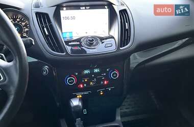 Внедорожник / Кроссовер Ford Escape 2017 в 