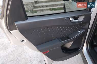 Внедорожник / Кроссовер Ford Escape 2019 в 