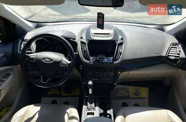 Внедорожник / Кроссовер Ford Escape 2017 в 