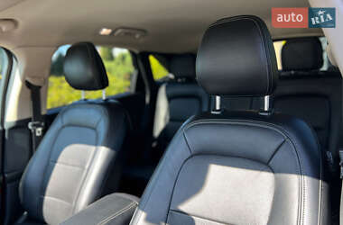 Позашляховик / Кросовер Ford Escape 2020 в 
