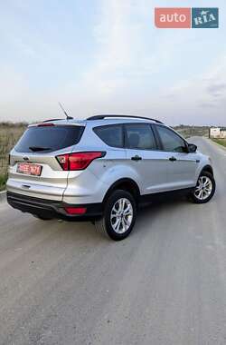 Внедорожник / Кроссовер Ford Escape 2018 в 