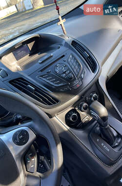 Позашляховик / Кросовер Ford Escape 2014 в 