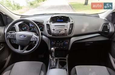 Внедорожник / Кроссовер Ford Escape 2016 в 