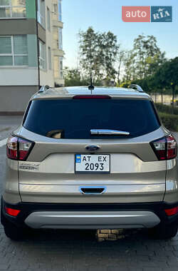 Внедорожник / Кроссовер Ford Escape 2018 в 