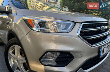 Внедорожник / Кроссовер Ford Escape 2018 в 