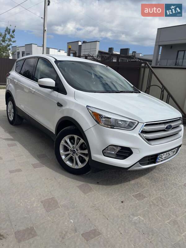 Внедорожник / Кроссовер Ford Escape 2019 в 