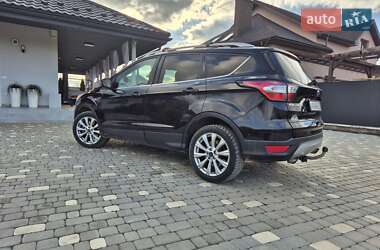 Позашляховик / Кросовер Ford Escape 2018 в 