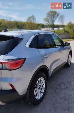 Позашляховик / Кросовер Ford Escape 2022 в 