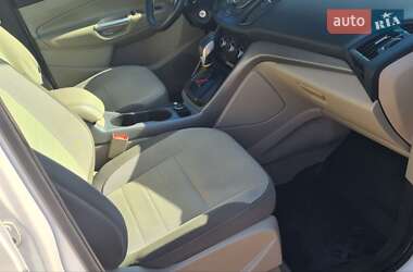 Внедорожник / Кроссовер Ford Escape 2014 в 