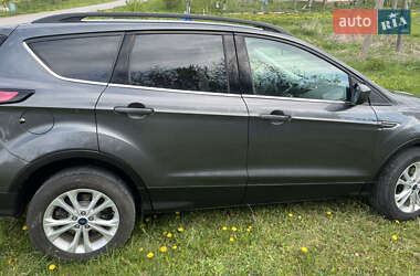 Внедорожник / Кроссовер Ford Escape 2017 в 
