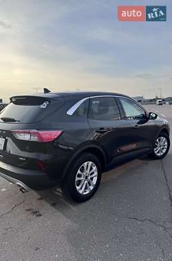 Внедорожник / Кроссовер Ford Escape 2021 в 