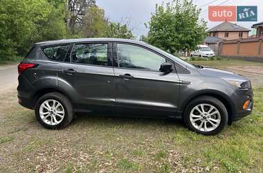 Позашляховик / Кросовер Ford Escape 2019 в 