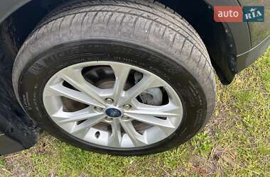 Позашляховик / Кросовер Ford Escape 2019 в 