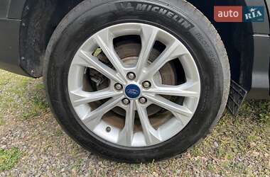 Позашляховик / Кросовер Ford Escape 2019 в 