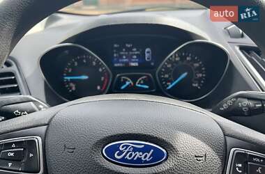 Позашляховик / Кросовер Ford Escape 2019 в 