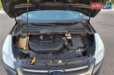 Внедорожник / Кроссовер Ford Escape 2015 в 