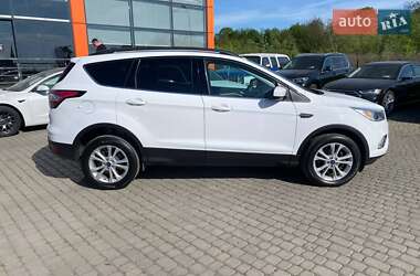 Внедорожник / Кроссовер Ford Escape 2018 в 