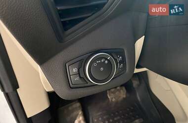 Внедорожник / Кроссовер Ford Escape 2018 в 
