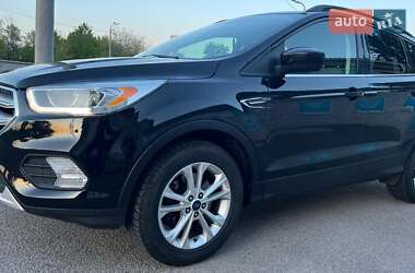 Внедорожник / Кроссовер Ford Escape 2016 в 