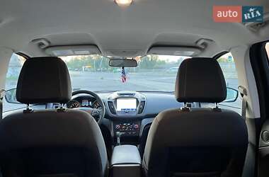 Внедорожник / Кроссовер Ford Escape 2016 в 