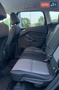 Внедорожник / Кроссовер Ford Escape 2016 в 